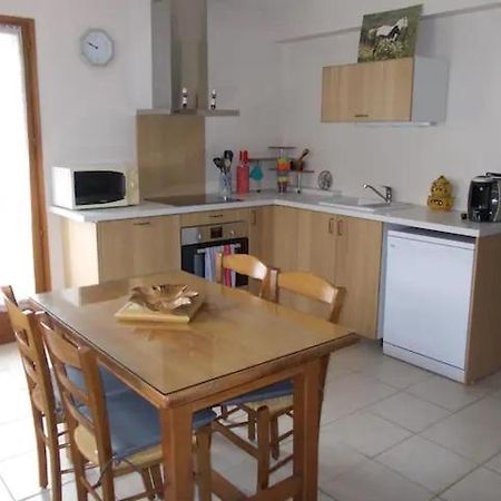 Appartement T2 Bas De Villa Avec Jardinet Au Calme Proche Mer Ла-Сейн-сюр-Мер Экстерьер фото