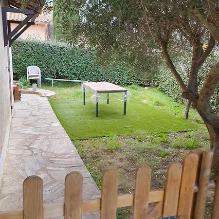 Appartement T2 Bas De Villa Avec Jardinet Au Calme Proche Mer Ла-Сейн-сюр-Мер Экстерьер фото