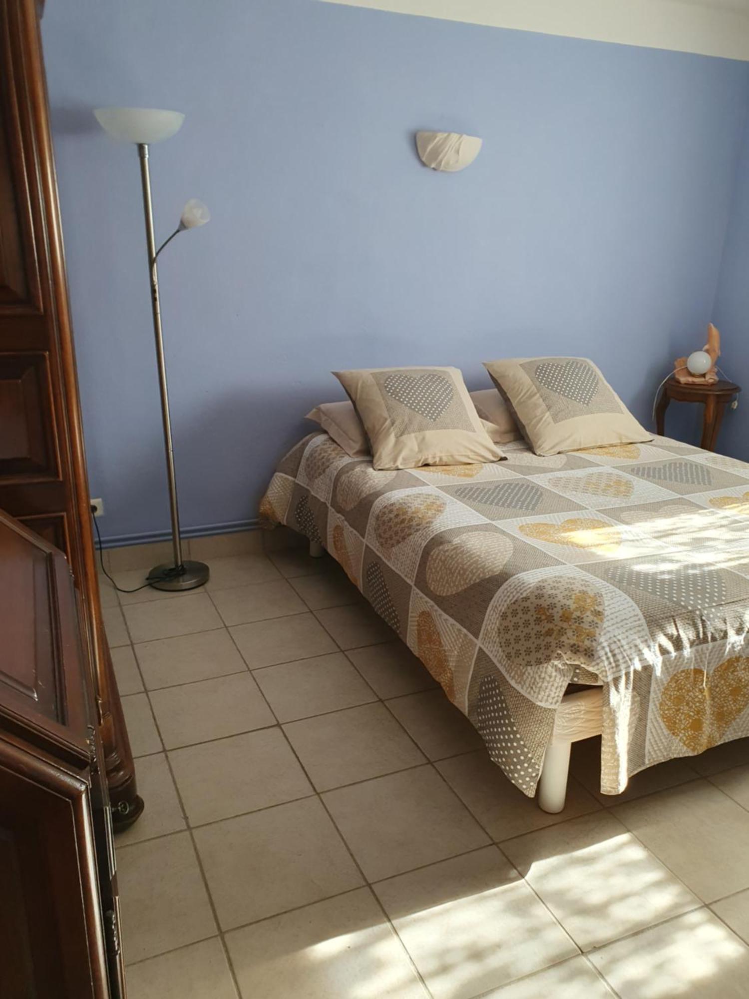 Appartement T2 Bas De Villa Avec Jardinet Au Calme Proche Mer Ла-Сейн-сюр-Мер Экстерьер фото