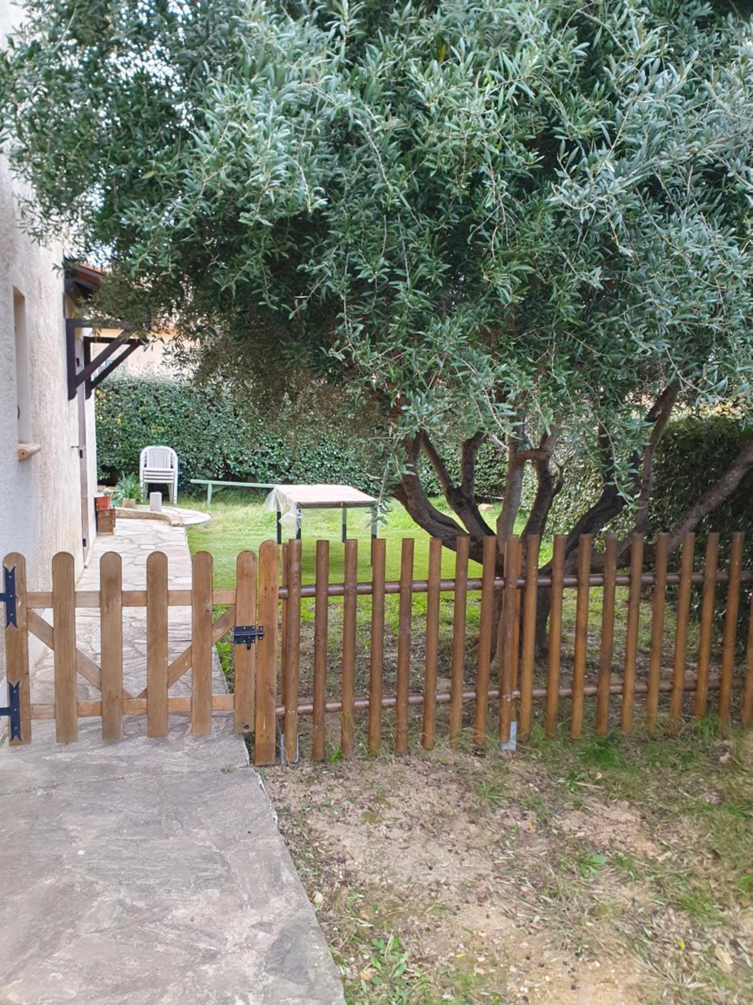 Appartement T2 Bas De Villa Avec Jardinet Au Calme Proche Mer Ла-Сейн-сюр-Мер Экстерьер фото